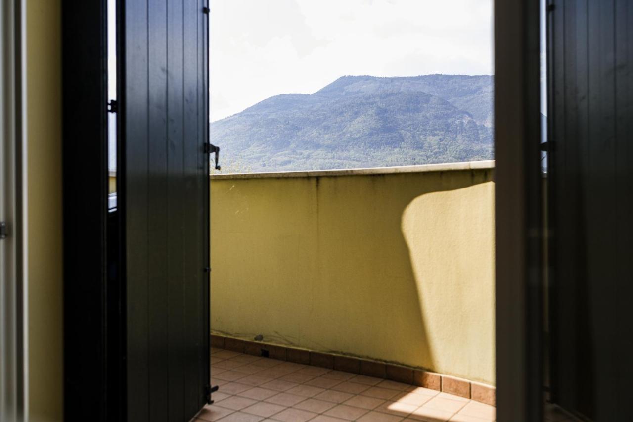 Appartamento Borgo Peschiere Maniago Buitenkant foto