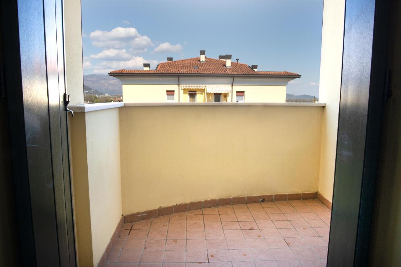 Appartamento Borgo Peschiere Maniago Buitenkant foto