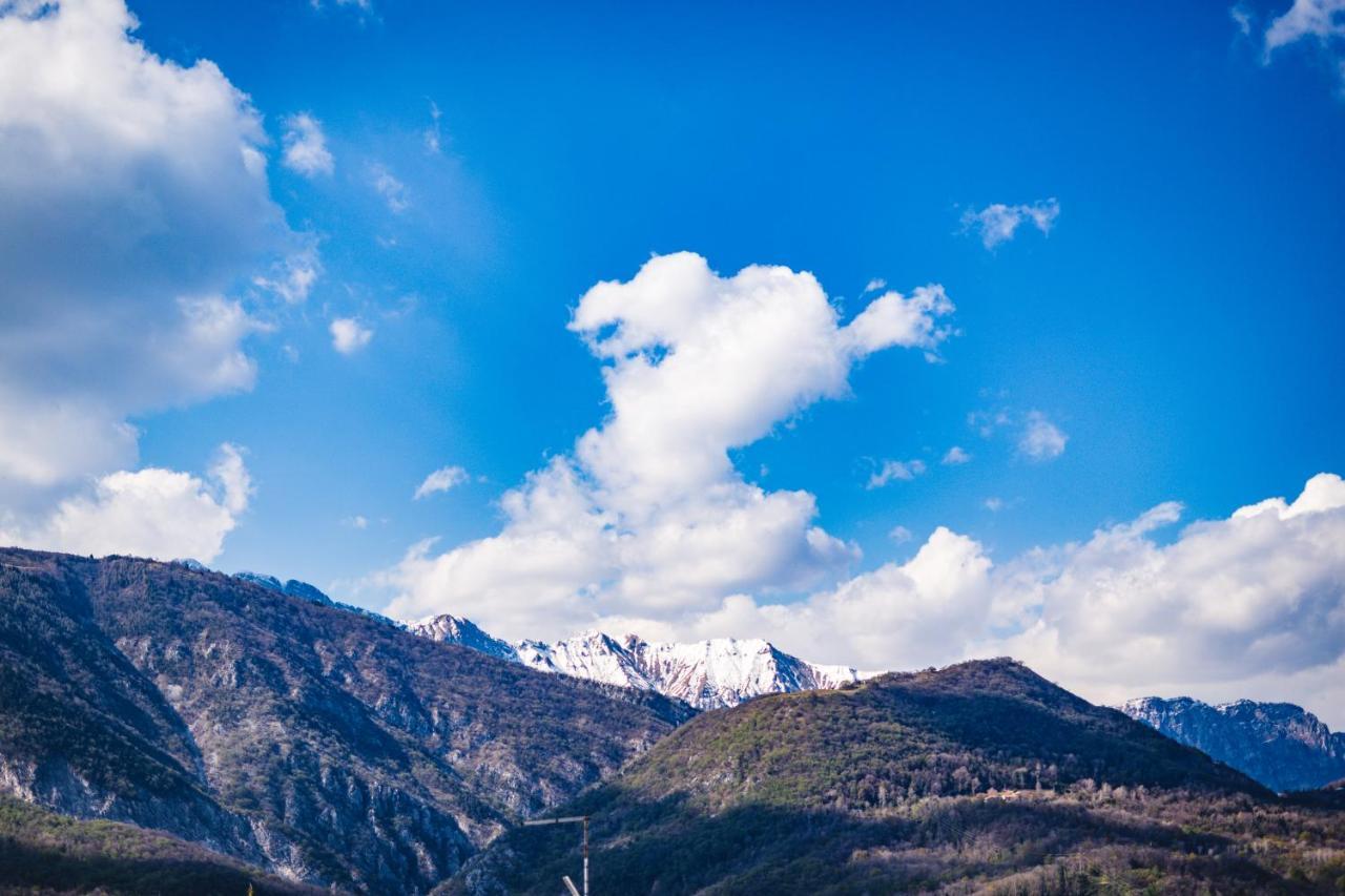 Appartamento Borgo Peschiere Maniago Buitenkant foto