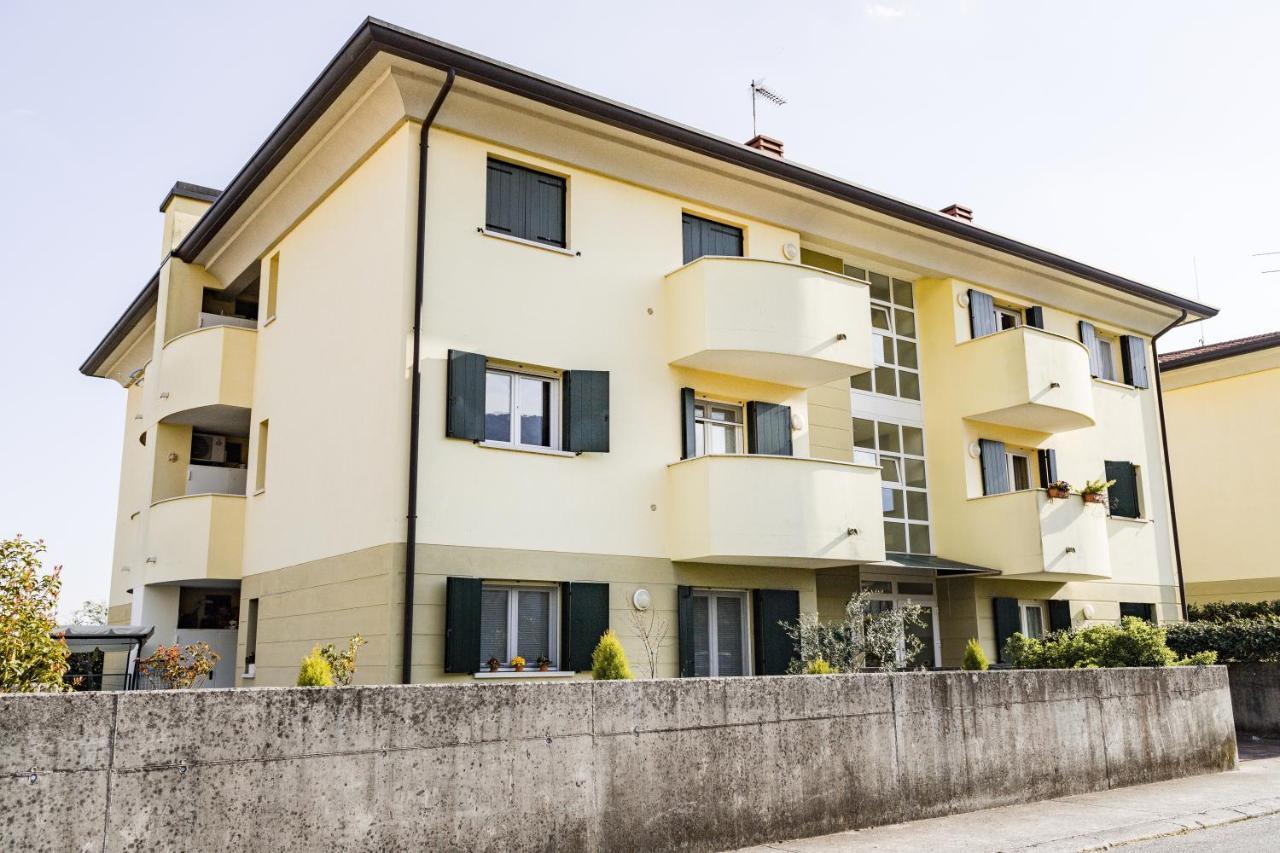 Appartamento Borgo Peschiere Maniago Buitenkant foto